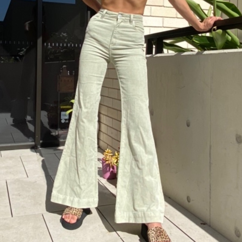 ROLLA’S Mint Green Corduroy 11” High Rise Flares Size 26 EastCoast Flare